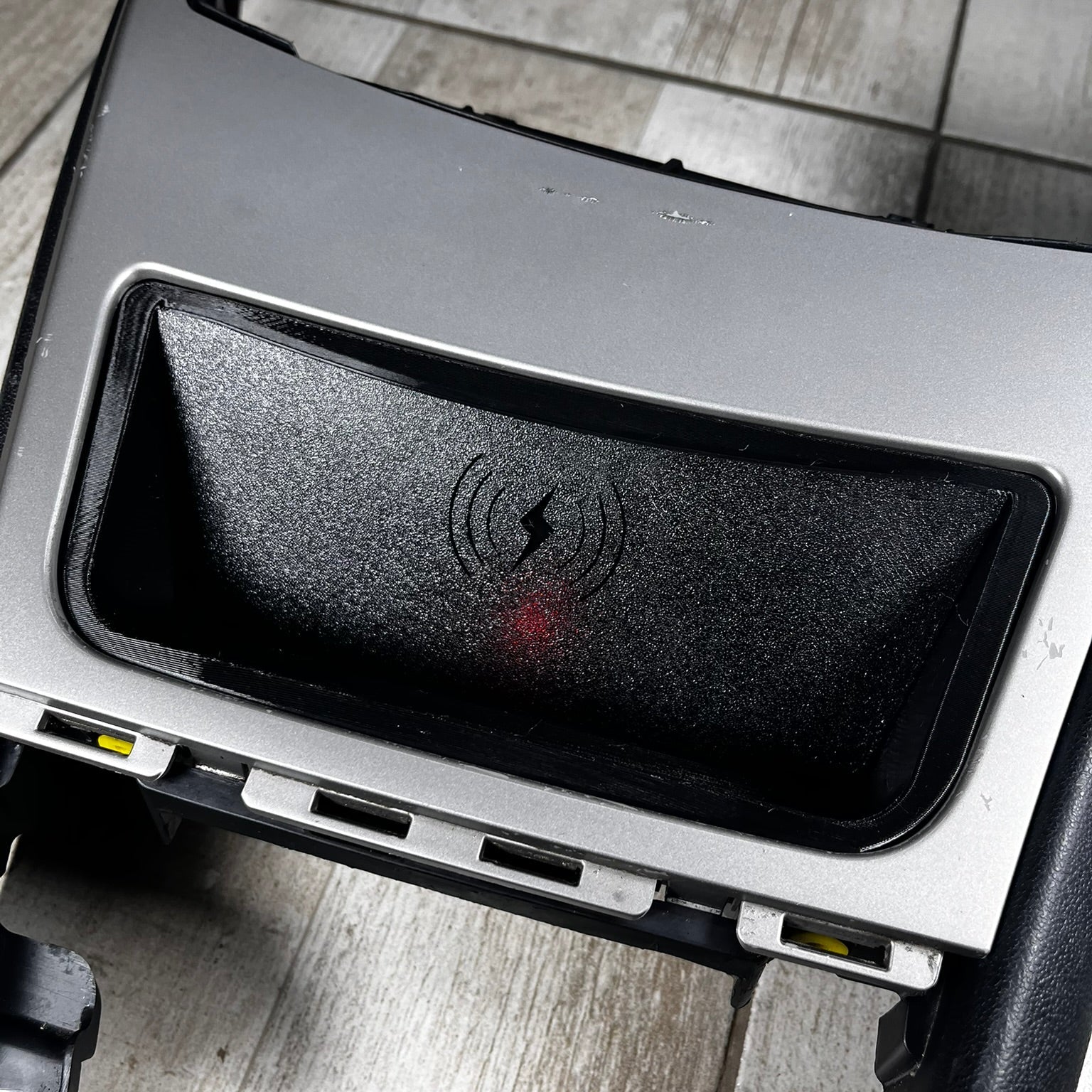Wireless charger for BMW 1 Series (E8X)
