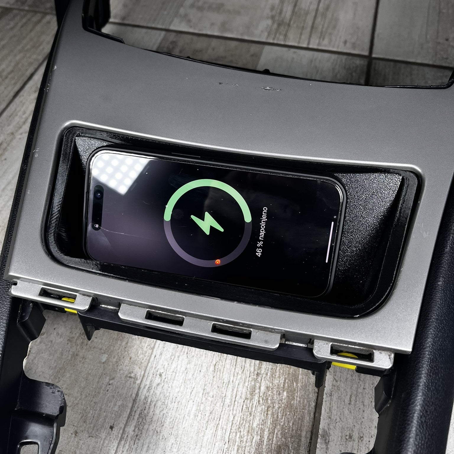 Wireless charger for BMW 1 Series (E8X)